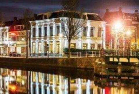 Townhouse (14) on the canal downtown Leeuwarden