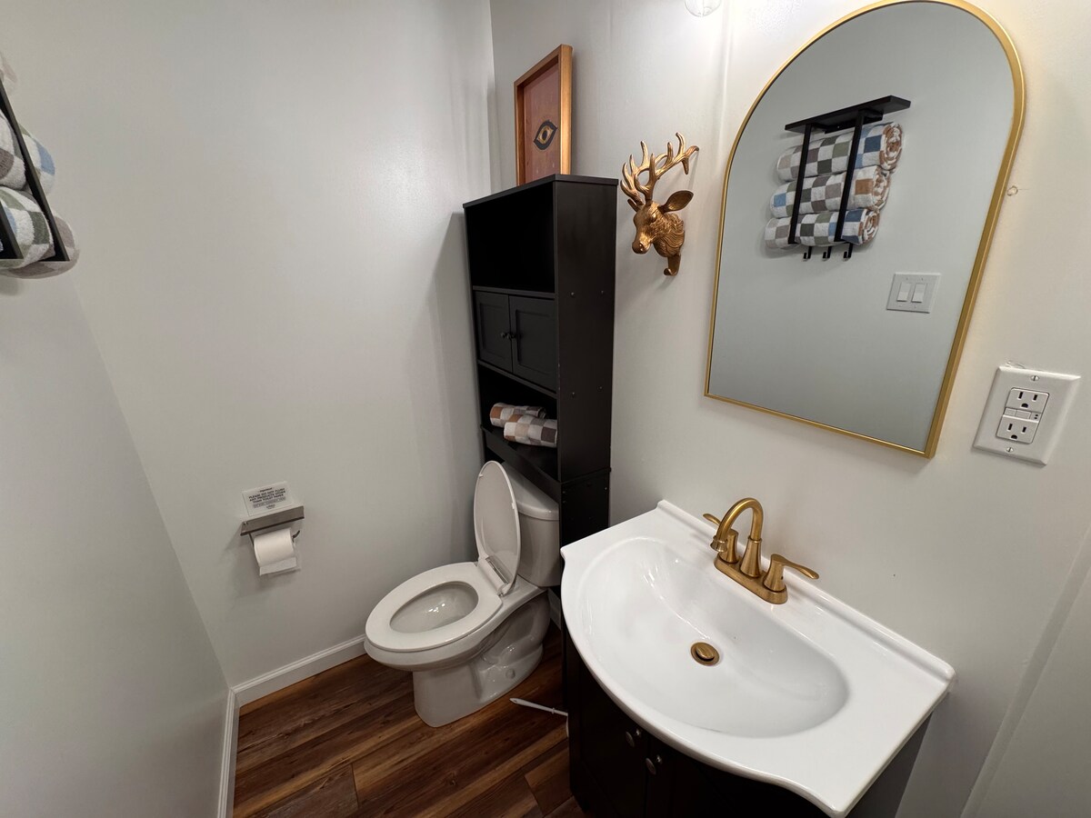 Full bathroom image 1 at Chihuahua Estates in Saint Marys