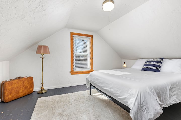 Chumba cha kulala cha malkia ghorofani