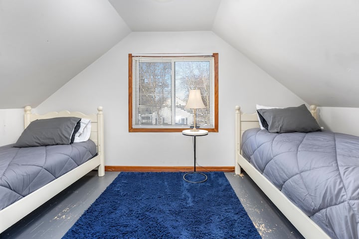 Vitanda viwili ghorofani