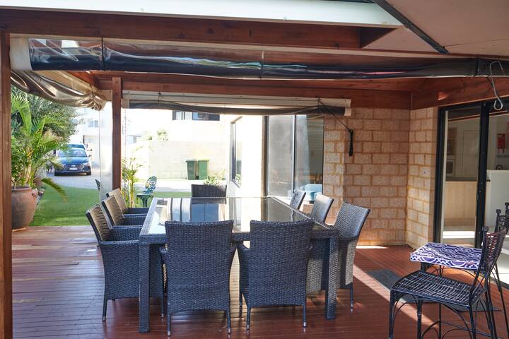 ‘Beachside’ Holiday Home at Town Beach. gallery image 3