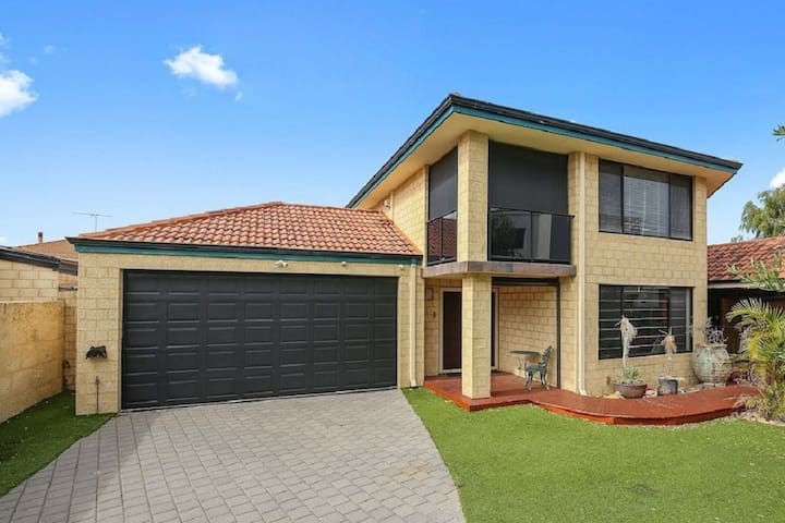 ‘Beachside’ Holiday Home at Town Beach.