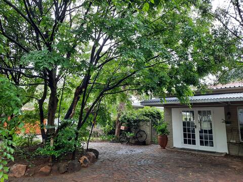 Nel's Cottage, a private and peaceful cottage