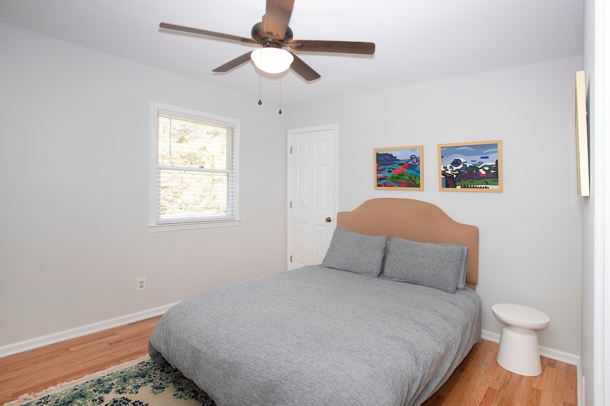 Spálňa s manželskou posteľou (na poschodí)