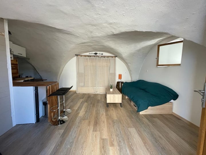 ใช้เตียงคู่แบบพับได้และเตียงเดี่ยวเป็นโซฟา