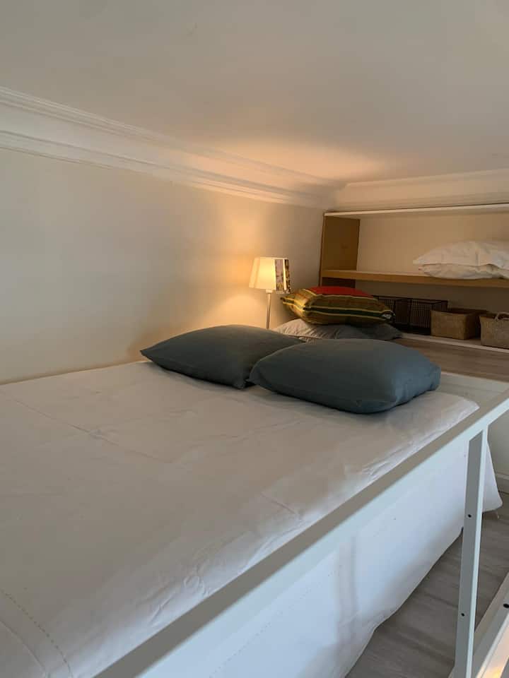 Დიდი ზომის საწოლი 2 ადამიანი