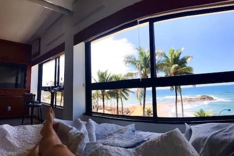 Airbnb em destaque: Oceanfront. "Feet in the sand" em Ondina