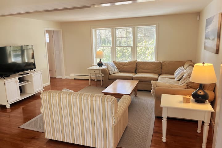Spacious Pet Friendly Cape, Large Yard - 채텀
