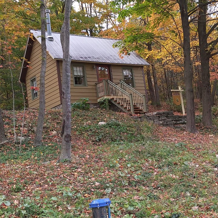 Cozy 1860's Cottage Near Weeds Orchards,Glorie Fms Tiny houses for