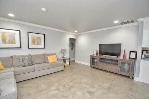 Popular Airbnb listing: Spacious 7BR Retreat – Near Downtown & Six Flags in Collier Heights