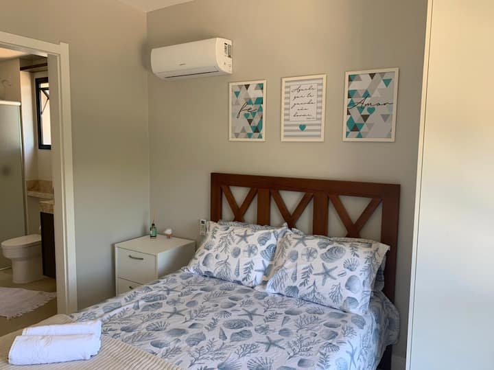 Main Suite
Large and comfortable environment, bed linens and baths in pure cotton. 
