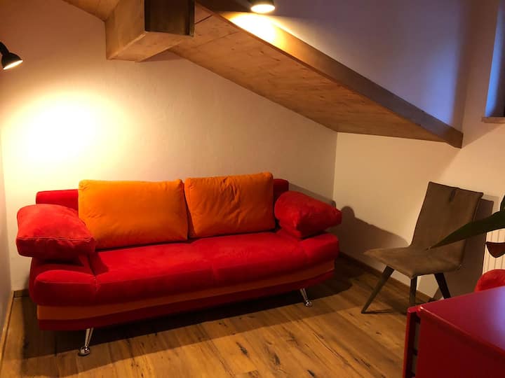 第三间卧室配有拉出式双人沙发床