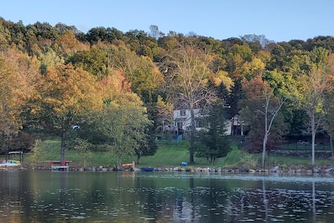 Lakefront/Legoland/HotTub/Heated Pool 1 hr to NYC!