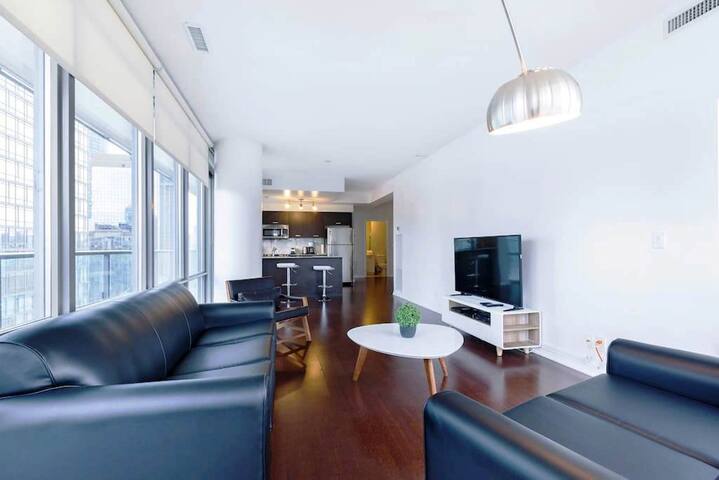 Gigantic 2 Bedroom 2 Bath w Terrace & FREE Parking gallery image 2