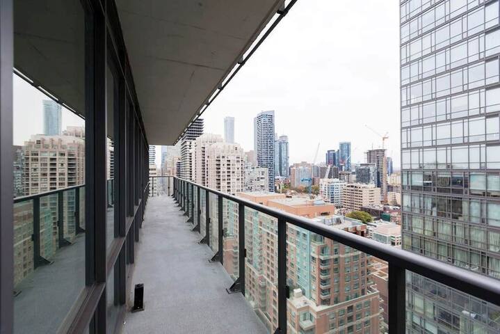 Gigantic 2 Bedroom 2 Bath w Terrace & FREE Parking gallery image 5