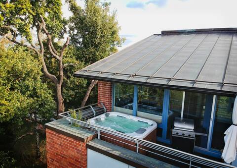 Jacuzzi, kitchen & AC - luxurious loft in hannover