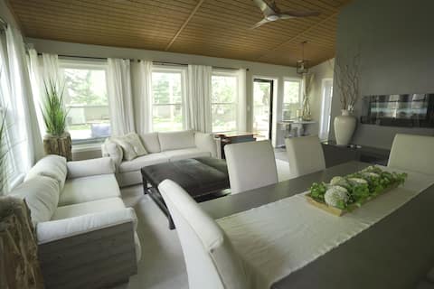 Cozy Home with LOTS of space -1 mile to ISU & IWU