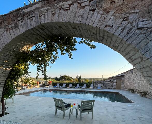 Luxury 10 Bedroom Villa with Pool gallery image 2