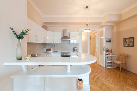 LUXURY APARTMENT 2 BEDROOMS BY THE BASILICA