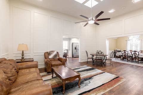 Top performing Airbnb: WOW! Custom 4/3 Single Story 2850 sf Luxury Home in Plano