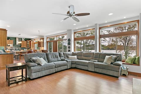 Lakefront, beautiful views, spacious and private.