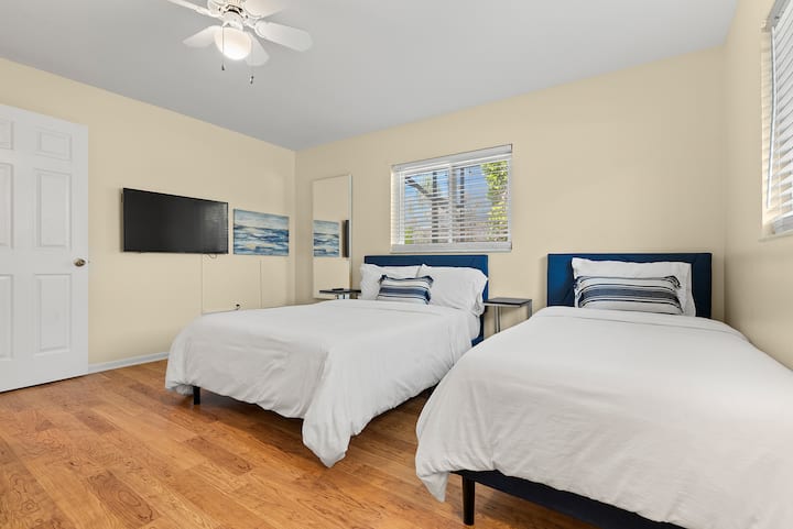 3rd bedroom with twin bed,  full bed and smart TV