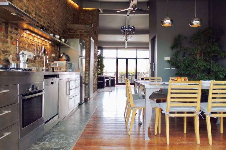 Penthouse Beyoglu: Elevator/lift-Terrace-View-AirC gallery image 3