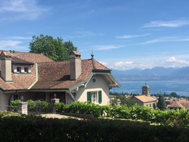 Mont-Sur-Rolle House with Vineyard & Lake View