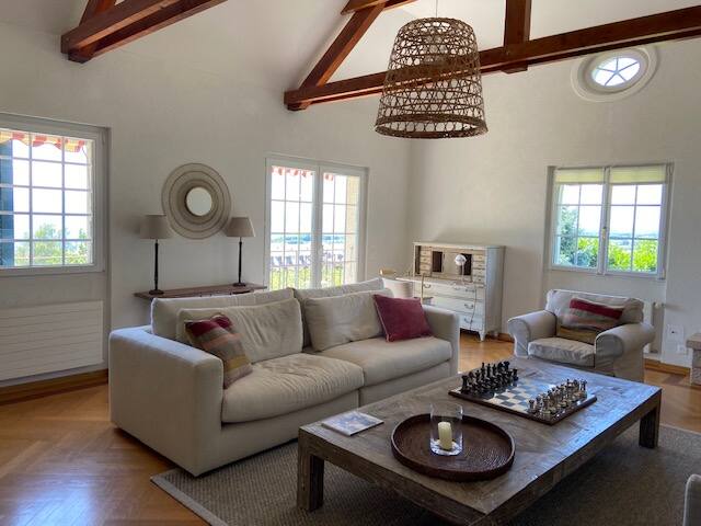 Mont-Sur-Rolle House with Vineyard & Lake View gallery image 2