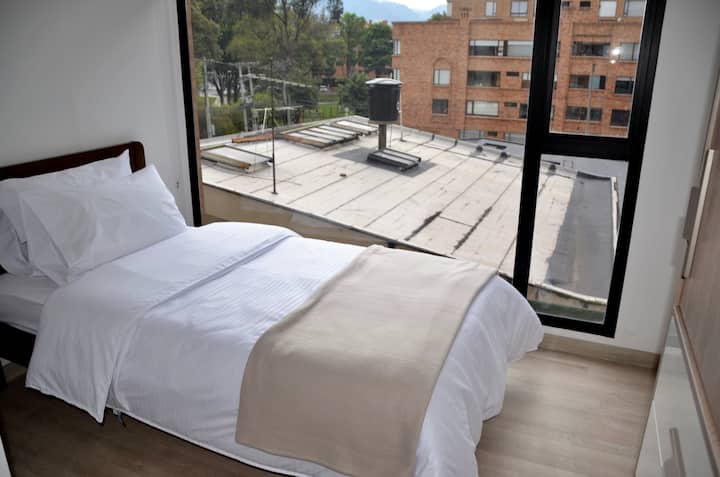 Second room with single bed. /Second room with single bed.