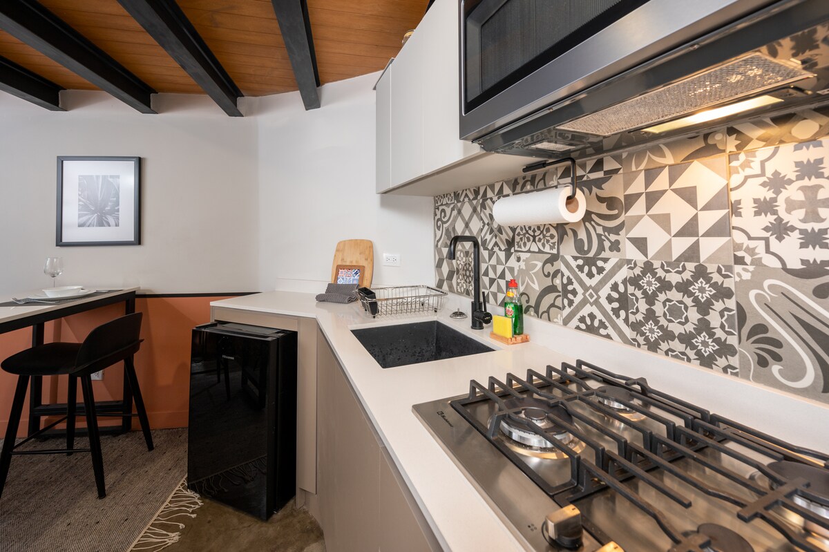 Top performing Airbnb: Modern cozy loft, heart historic Ctr, fast Wi-Fi in Guanajuato
