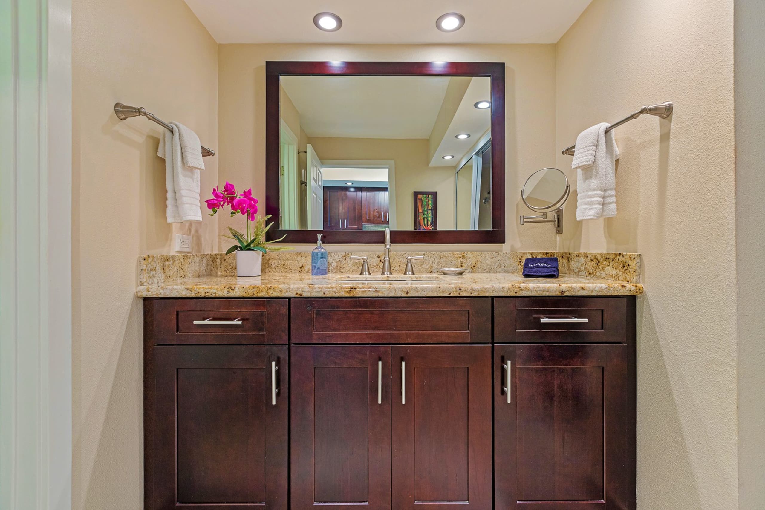 Condo in Lahaina · ★5.0 · Studio · 2 beds · 1 bath - Image 40