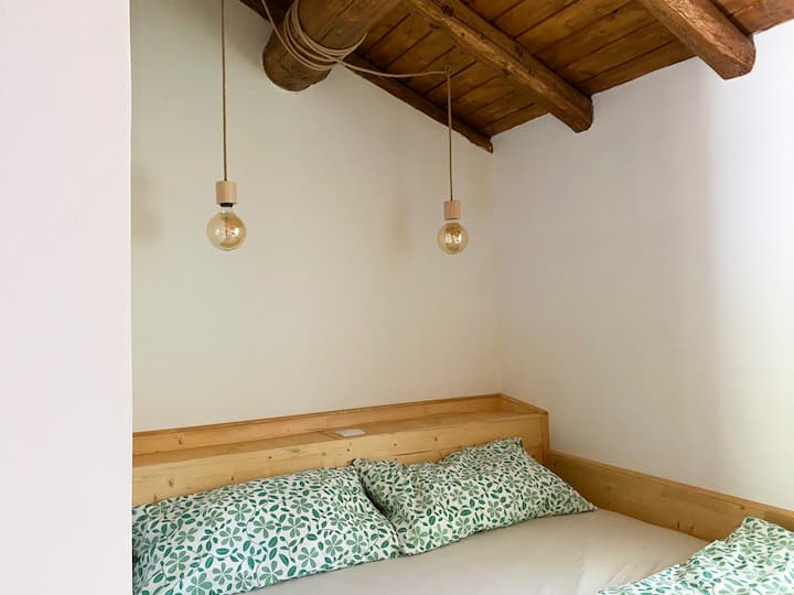 Sovrum med dubbelsäng, Casa Alba i Livo