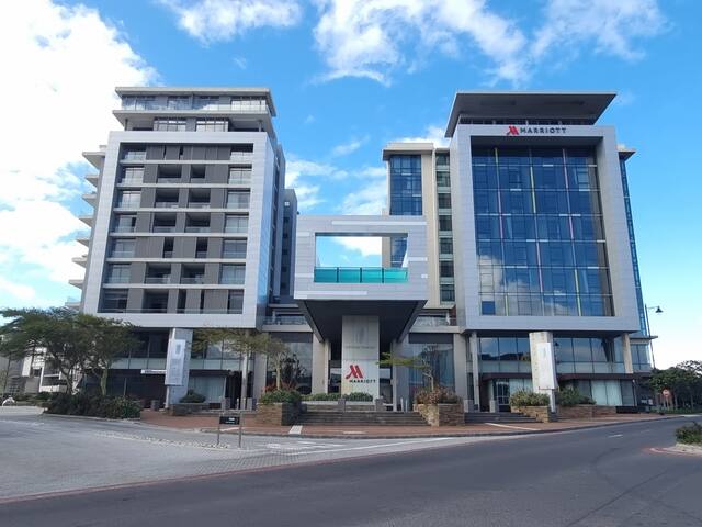 Luxury 2 Bedroom Crystal Towers Apartment gallery image 4