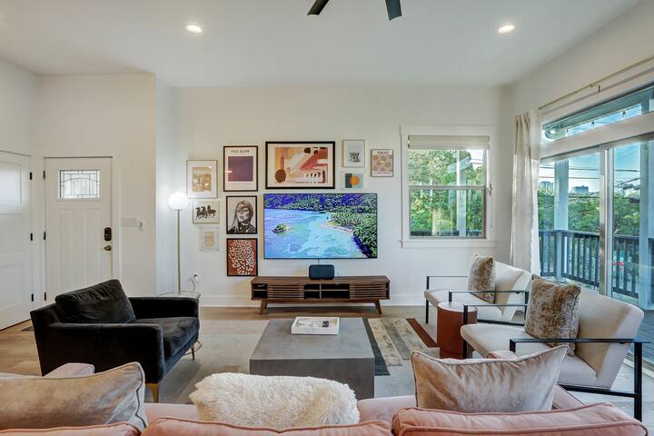 Bachelor(ette) Mansion | Heart of ATX | Sleeps 28 gallery image 4