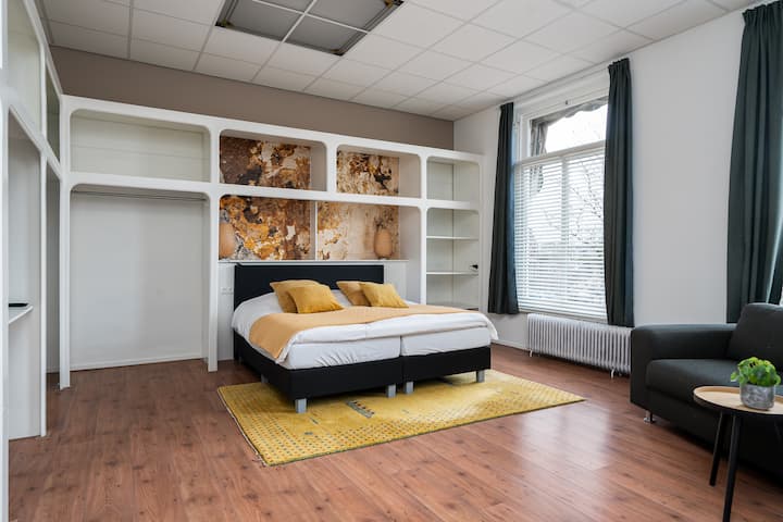 Habitación 4; 1 cama matrimonial / 1 cama para 1 persona