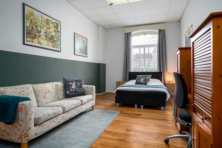 Dormitorio1;  planta baja/ 1 cama de 2 compañeros