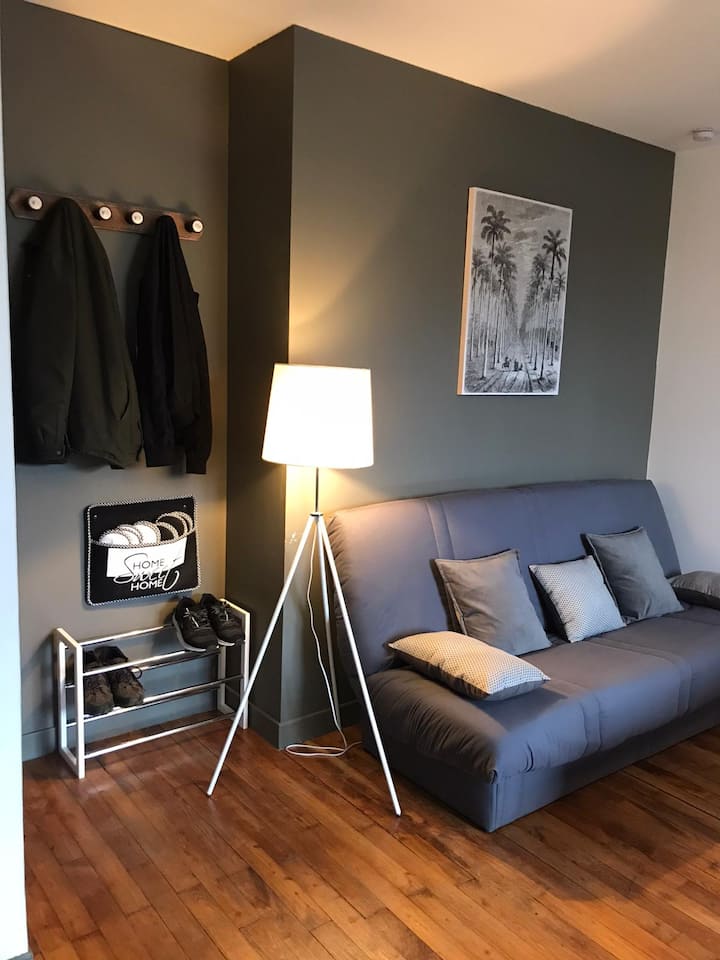 رف المعاطف والنعال (كما هو الحال في المنزل)

