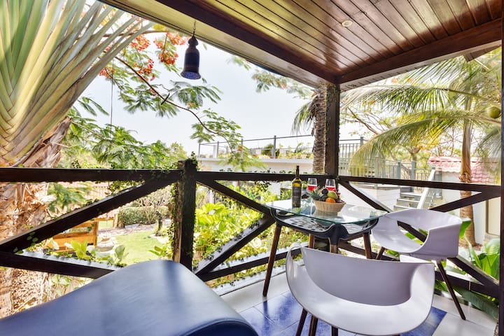 Cottage Balcony Furniture