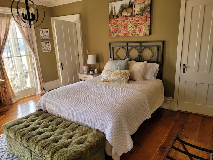 ห้องนอนชั้นล่าง