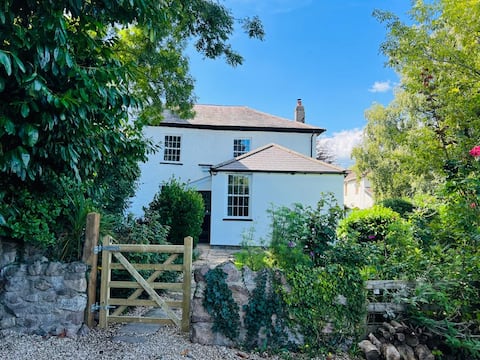 PearTree Cottage @ Glanbaiden.  4 Bed with Hottub