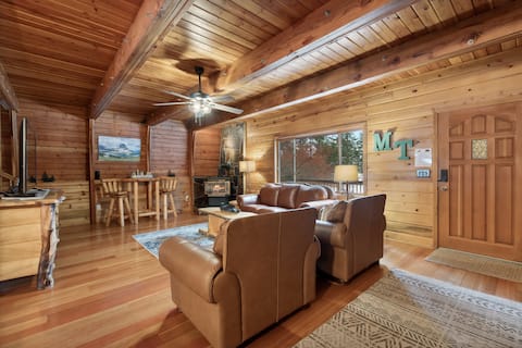 Successful Airbnb property: 🏔Whitefish Pine Cabin on 5 acres⛰ in Whitefish