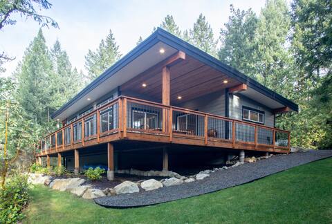 The Bunkie - Nanaimo's forest retreat