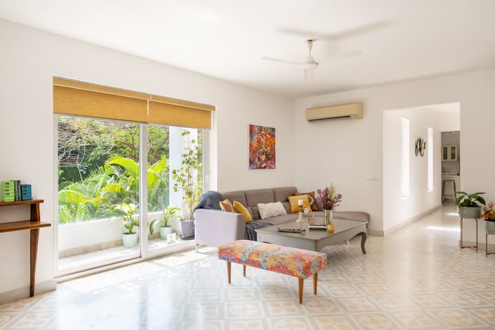 Expansive space with views of greenery all around