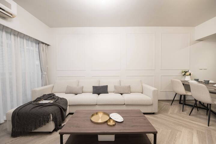 YJ【三房兩衛】一層兩戶/國父紀念館捷運步行3分/客廳採光/前後陽台/免追垃圾車/精品雙衛 gallery image 2