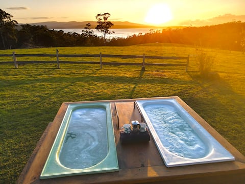 Farm Stay & Iconic Water Views - Zachary Drive