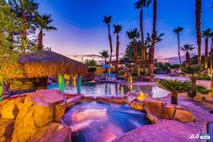 DD2 Luxurious 12BD/13BA Mansion w/ 2 Resort Pools gallery image 2