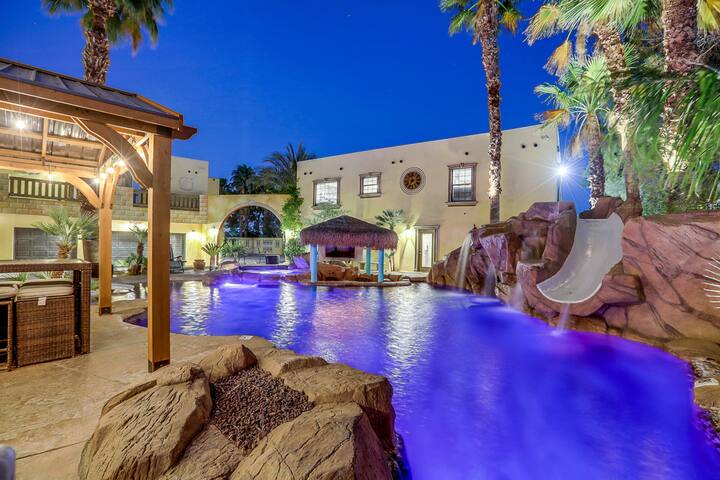 DD2 Luxurious 12BD/13BA Mansion w/ 2 Resort Pools gallery image 3