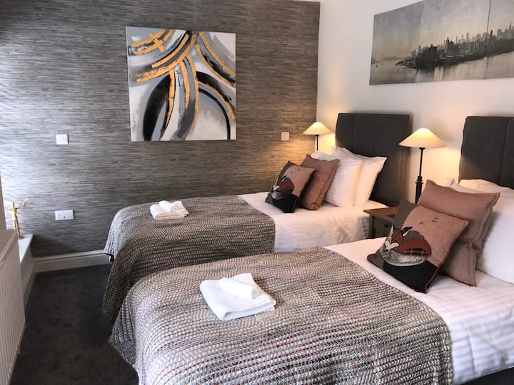 这间前卧室可选择双人床或超大号床。  