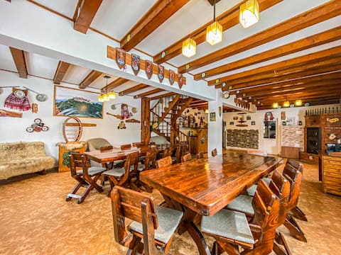 Popular Airbnb listing: Complex Vivat la PURA VIDA at the foot of the mountain in Râșnov